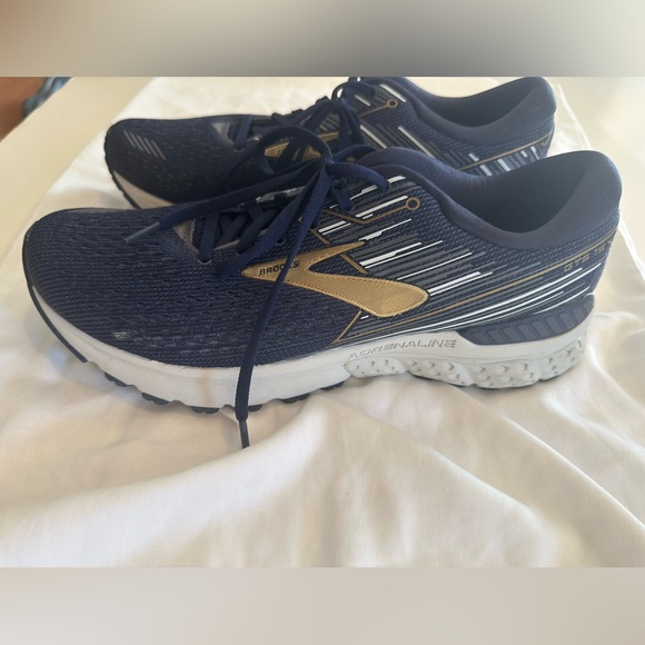 Brook’s running shoes - men’s - size 10 - like new, lightly used - Picture 3 of 9